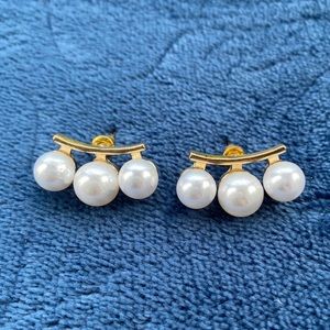 Gold studs with three pearls earrings
